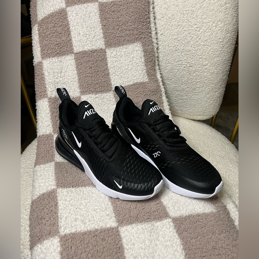 - Nike Women's Air Max 270 - Black/White -